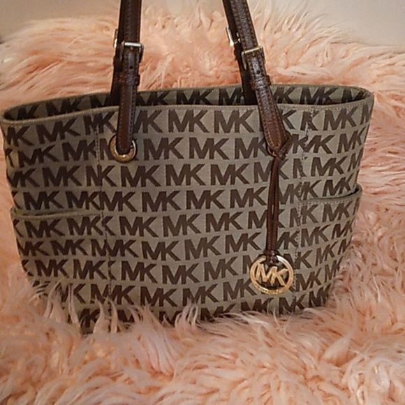 (1473) MICHAELΒ KORS LARGE BROWN MONOGRAM CANVAS TOTE π₯ - Picture 3 of 16